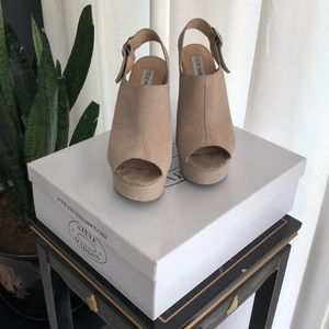 Brand:Steve Madden|Shoe:WARDEN TAUPE SUED| Size:7